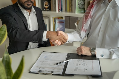 real estate agent and client signing contract