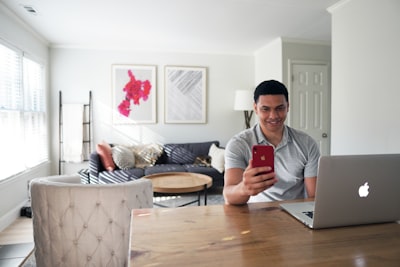 real estate agent on social media with laptop